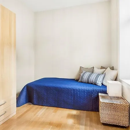 Modern In Centre Apartment *