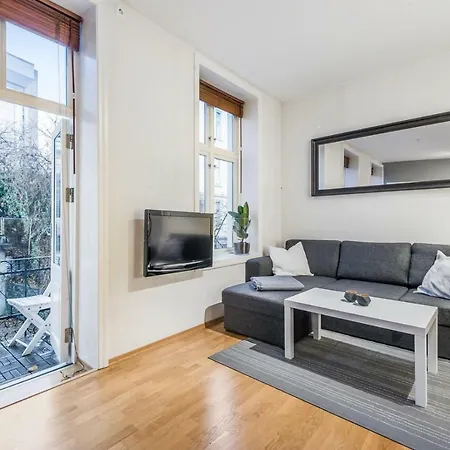 Modern In Centre Apartment
