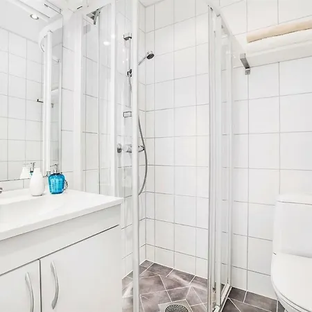 Modern In Centre Apartment *